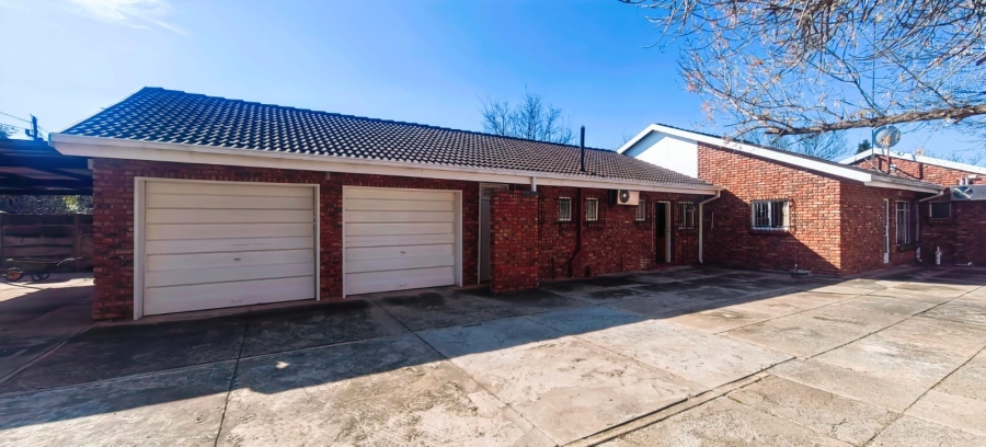4 Bedroom Property for Sale in Miederpark North West